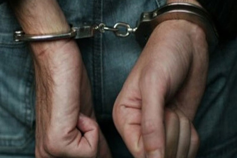 नोकरीच्या आमिषाने उच्चशिक्षित तरुणांना लाखोंचा गंडा घालणा-या दोघांना अटक नोकरीच्या आमिषाने उच्चशिक्षित तरुणांना लाखोंचा गंडा घालणा-या दोघांना अटक