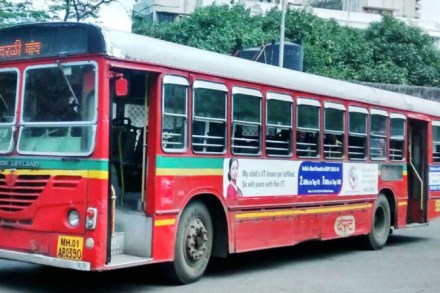 संपाचा इशारा देऊन दिवाळी बोनसची मागणी लावून धरलेल्या बेस्ट कर्मचाऱयांचे गा-हाणे अखेर बेस्ट प्रशासनाने ऐकले आहे. संपाचा इशारा देऊन दिवाळी बोनसची मागणी लावून धरलेल्या बेस्ट कर्मचाऱयांचे गा-हाणे अखेर बेस्ट प्रशासनाने ऐकले आहे.