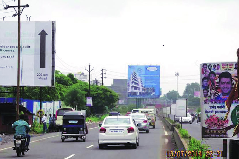 ’डोंबिवली रेल्वे स्थानकातून लोढा हेवन परिसरातील नवीन वसाहतींकडे जाताना रिक्षा, बससाठी धावाधाव करावी लागते. ’डोंबिवली रेल्वे स्थानकातून लोढा हेवन परिसरातील नवीन वसाहतींकडे जाताना रिक्षा, बससाठी धावाधाव करावी लागते.