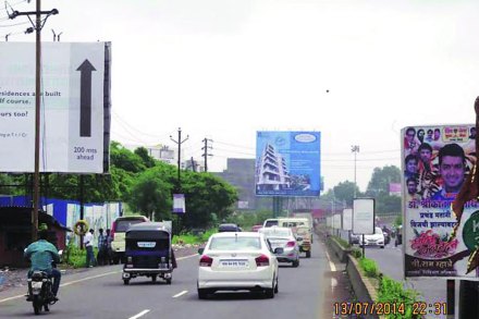 ’डोंबिवली रेल्वे स्थानकातून लोढा हेवन परिसरातील नवीन वसाहतींकडे जाताना रिक्षा, बससाठी धावाधाव करावी लागते. ’डोंबिवली रेल्वे स्थानकातून लोढा हेवन परिसरातील नवीन वसाहतींकडे जाताना रिक्षा, बससाठी धावाधाव करावी लागते.