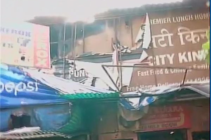 कुर्ल्यातील हॉटेलमध्ये सिलेंडरचा भीषण स्फोट, आठ जणांचा मृत्यू कुर्ल्यातील हॉटेलमध्ये सिलेंडरचा भीषण स्फोट, आठ जणांचा मृत्यू