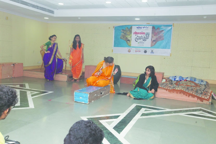 या केंद्राच्या विभागीय अंतिम फेरीत नवनिर्माण महाविद्यालयाच्या ‘गिमिक’ आणि डीबीजे महाविद्यालयाच्या ‘अपूर्णाक’ या एकांकिकांनी अनुक्रमे दुसरा व तिसरा क्रमांक पटकावला. 