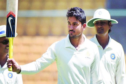 उथप्पाने १० चौकारांच्या साहाय्याने ५९ धावांची खेळी साकारली  उथप्पाने १० चौकारांच्या साहाय्याने ५९ धावांची खेळी साकारली