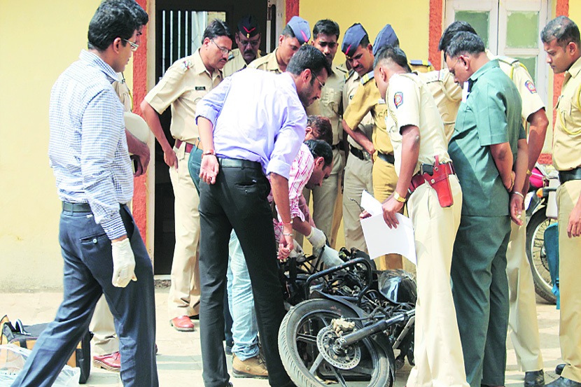  दुचाकीला स्फोटके लावून स्फोट घडवण्यात आल्याचे निष्पन्न 