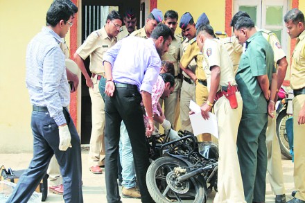  दुचाकीला स्फोटके लावून स्फोट घडवण्यात आल्याचे निष्पन्न 