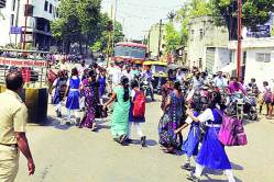 अपघातानंतर परिसरातील सर्वच सावध
