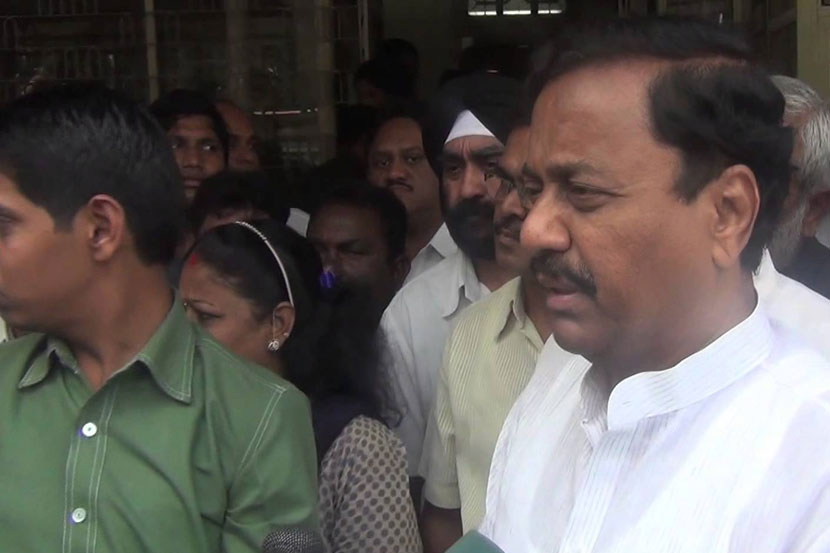 ही कारवाई आधीच केली असती तरी भाव वाढले नसते, अशी टीका तटकरे यांनी केली.