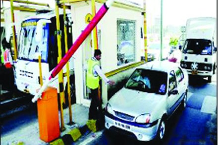 Toll Collection,मुंबईच्या टोलमुक्तीत भरपाईचा तिढा Toll Collection,मुंबईच्या टोलमुक्तीत भरपाईचा तिढा