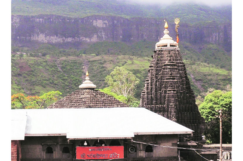त्र्यंबकच्या निसर्गसौंदर्याची साधू-महंतांवरही मोहिनी त्र्यंबकच्या निसर्गसौंदर्याची साधू-महंतांवरही मोहिनी