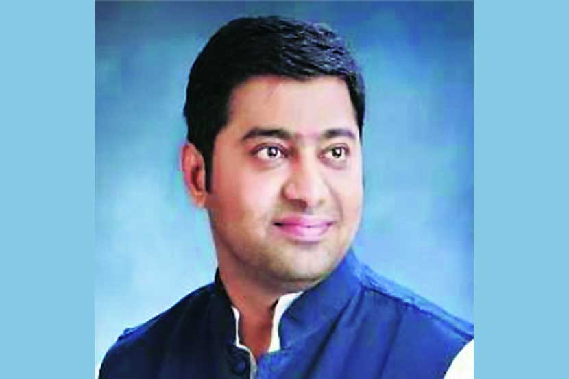 नगरसेवक सचिन पोटे यांचे नगरसेवकपद रद्द होऊनही काँग्रेसने उमेदवारी  दिली.