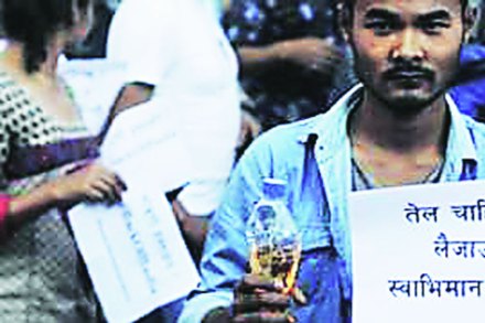 हवाईमार्गे इंधन आयात करण्याचे पर्यायावर नेपाळ विचार करत आहे.