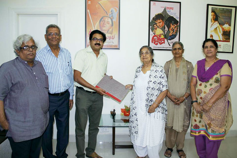 डॉ. सरोजिनी राजगुरू डॉ. सरोजिनी राजगुरू