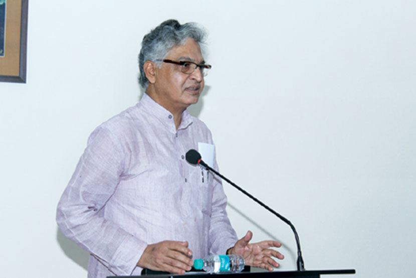 कुलगुरूंनी समाजाचे दिग्दर्शन करावे