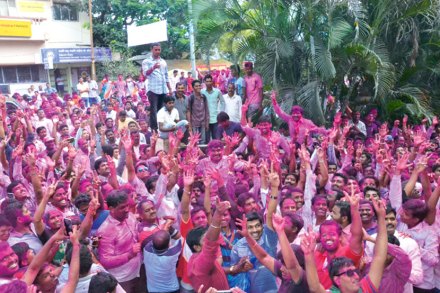 कोल्हापुरात काँग्रेसची बाजी; आघाडीच्या सत्तेचे संकेत कोल्हापुरात काँग्रेसची बाजी; आघाडीच्या सत्तेचे संकेत