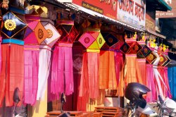 दिवाळी खरेदीने बाजारपेठ फुलली