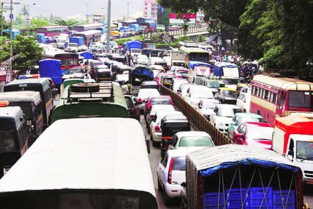 नियोजित खाडी पुलाच्या कामासाठी वाहतूक बदल नेमके कसे असतील आणि या पुलाचे काम प्रत्यक्षात केव्हा सुरू होईल याविषयी मात्र कोणतीही ठोस माहिती पोलीस अथवा महापालिकेने अद्याप जाहीर केलेली नाही. नियोजित खाडी पुलाच्या कामासाठी वाहतूक बदल नेमके कसे असतील आणि या पुलाचे काम प्रत्यक्षात केव्हा सुरू होईल याविषयी मात्र कोणतीही ठोस माहिती पोलीस अथवा महापालिकेने अद्याप जाहीर केलेली नाही.