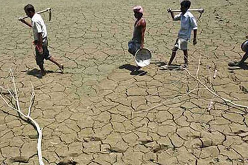 दुष्काळ मदतनिधी – पथकाच्या दौऱ्यानंतर पुन्हा आकडेमोड! दुष्काळ मदतनिधी – पथकाच्या दौऱ्यानंतर पुन्हा आकडेमोड!
