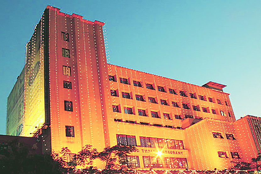 ठाणे शहरही त्याला अपवाद नाही. मिश्र लोकवस्तीप्रमाणे येथील खाद्यसंस्कृतीतही कमालीची विविधता आहे. 