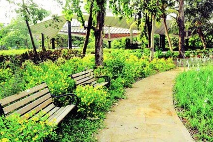 प्रत्येक माणसाला या शहरात कशीबशी १.१ चौरस मीटर जागा मिळते. प्रत्येक माणसाला या शहरात कशीबशी १.१ चौरस मीटर जागा मिळते.