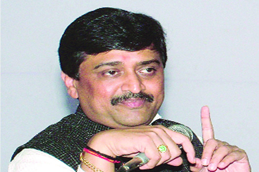 आगामी महापालिका निवडणुकीच्या पाश्र्वभूमीवर सक्रिय कार्यकर्त्यांमध्ये उत्साह आणण्यासाठी कार्यकारिणीत नवीन चेहऱ्यांना संधी देण्याचे प्रयत्न सुरू आहेत. आगामी महापालिका निवडणुकीच्या पाश्र्वभूमीवर सक्रिय कार्यकर्त्यांमध्ये उत्साह आणण्यासाठी कार्यकारिणीत नवीन चेहऱ्यांना संधी देण्याचे प्रयत्न सुरू आहेत.