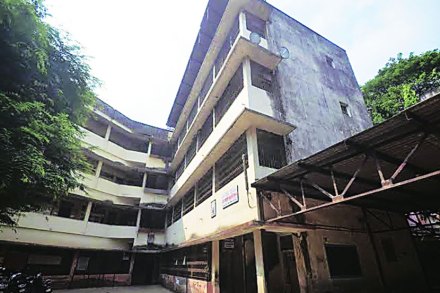 इंग्रजी माध्यम स्वीकारले असले तरी सरस्वती शाळेतील महाराष्ट्रीय सांस्कृतिक वातावरण आणि मराठी बाणा कायम राहणार आहे. इंग्रजी माध्यम स्वीकारले असले तरी सरस्वती शाळेतील महाराष्ट्रीय सांस्कृतिक वातावरण आणि मराठी बाणा कायम राहणार आहे.