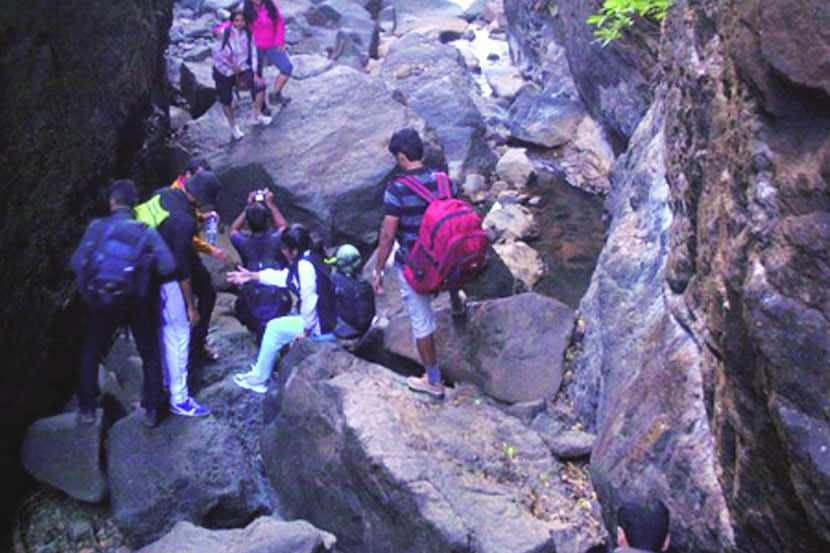 ‘प्लस व्हॅली अॅडव्हेंचर्स’तर्फे येत्या येत्या २२ नोव्हेंबर रोजी कळकराय सुळका प्रस्तरारोहण मोहिमेचे आ़ोजन केले आहे.  ‘प्लस व्हॅली अॅडव्हेंचर्स’तर्फे येत्या येत्या २२ नोव्हेंबर रोजी कळकराय सुळका प्रस्तरारोहण मोहिमेचे आ़ोजन केले आहे.