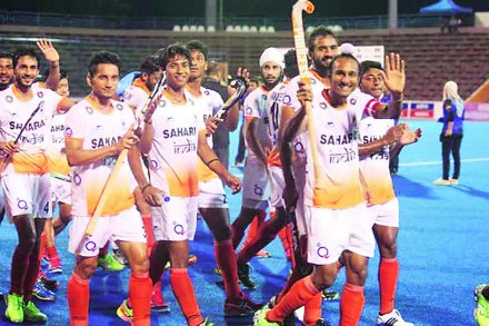 अंतिम फेरीत पोहोचल्यावर आनंद व्यक्त करताना भारताचे खेळाडू