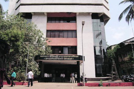 महापौरांच्या नावाने कोणतीही क्रीडा स्पर्धा असली की पहिली खर्चाची पावती तयार करून पालिकेच्या तिजोरीतून रक्कम काढली जात होती.