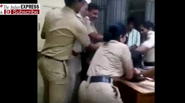 मुंबईतील अंधेरी पोलीस ठाण्यात तरुण-तरुणीला पोलिसांनी लाथा-बुक्क्यांनी तुडवल्याचा व्हिडिओ सोशल मीडियावर व्हायरल झाल्यानंतर पोलिसांच्या 'दादागिरी'चा सर्व स्तरांतून निषेध होऊ लागला आहे.  मुंबईतील अंधेरी पोलीस ठाण्यात तरुण-तरुणीला पोलिसांनी लाथा-बुक्क्यांनी तुडवल्याचा व्हिडिओ सोशल मीडियावर व्हायरल झाल्यानंतर पोलिसांच्या 'दादागिरी'चा सर्व स्तरांतून निषेध होऊ लागला आहे.