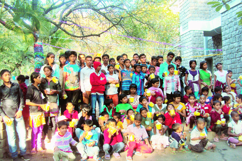 संस्थेला एकदम घरपण येतं.