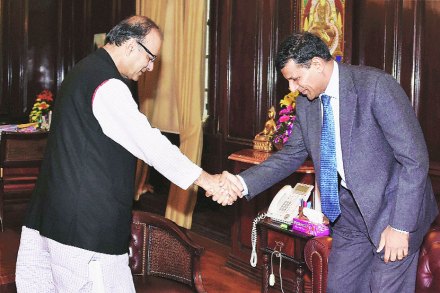 डॉ. राजन यांनी गुरुवारी नवी दिल्लीत अर्थमंत्री अरुण जेटली यांची भेट घेतली.