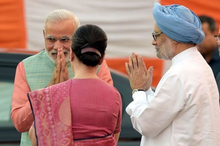 वस्तू आणि सेवाकर कायदा मंजूर व्हावा याठी पंतप्रधान मोदी यांनी सोनिया गांधी यांना चर्चेसाठी बोलावले.