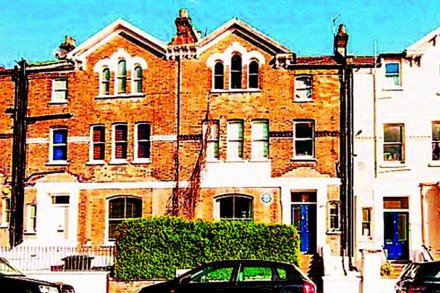 सफाई कामगारांना वारसा पद्धतीने नोकऱ्या देण्याची प्रथा सुरू ठेवण्यास मान्यता देऊन सरकारने सामाजिक विषमतेची कबुलीच एक प्रकारे दिली आहे. सफाई कामगारांना वारसा पद्धतीने नोकऱ्या देण्याची प्रथा सुरू ठेवण्यास मान्यता देऊन सरकारने सामाजिक विषमतेची कबुलीच एक प्रकारे दिली आहे.