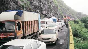 Mumbai Pune Express Highway,मुंबई-पुणे एक्स्प्रेस महामार्गावरील वाहतूक