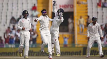 मोहाली कसोटीत भारताचा विजय; दक्षिण आफ्रिकेचा १०९ धावांत खुर्दा