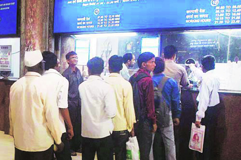 मराठी भाषेला मध्य रेल्वेच्या तक्रार पुस्तिकेत स्थान मिळाले आहे. मराठी भाषेला मध्य रेल्वेच्या तक्रार पुस्तिकेत स्थान मिळाले आहे.