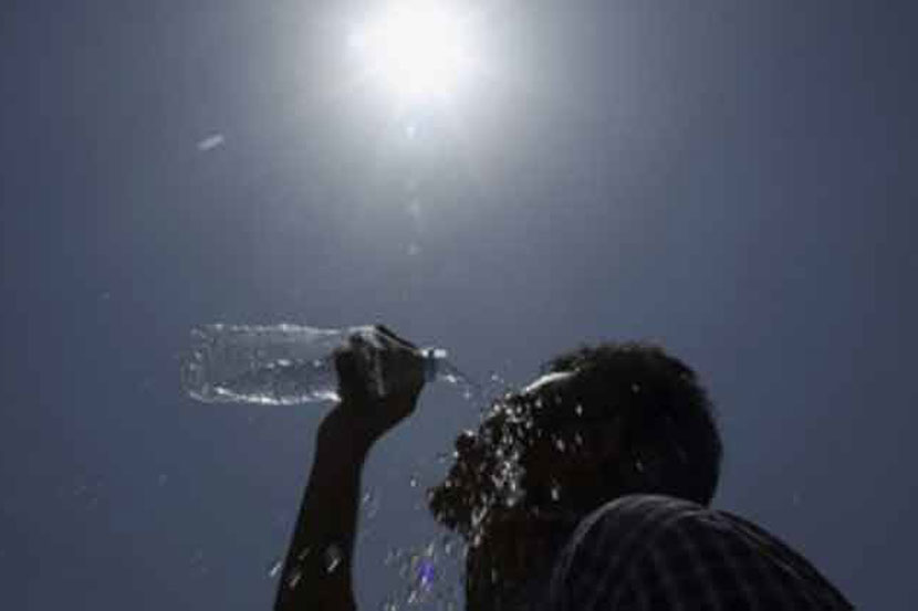 यंदाचे २०१५ हे वर्ष आतापर्यंतचे सर्वात उष्ण वर्ष ठरण्याची शक्यता आहे, असे संकेत पॅरिसच्या हवामान बदल परिषदेआधी संयुक्त राष्ट्रांनी दिले आहेत. यंदाचे २०१५ हे वर्ष आतापर्यंतचे सर्वात उष्ण वर्ष ठरण्याची शक्यता आहे, असे संकेत पॅरिसच्या हवामान बदल परिषदेआधी संयुक्त राष्ट्रांनी दिले आहेत.