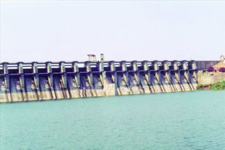प्राधिकरणाने नाशिक व नगर जिल्ह्य़ातील धरणांमधून मराठवाडय़ातील जायकवाडी धरणात पाणी सोडण्याचा निर्णय घेतला आहे.