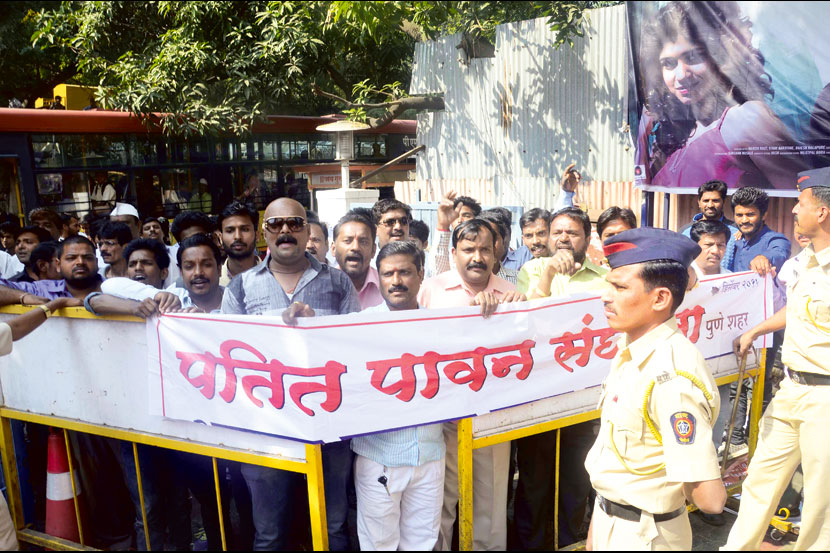 बाजीराव-मस्तानी चित्रपट जोरात, आंदोलनही जोरात