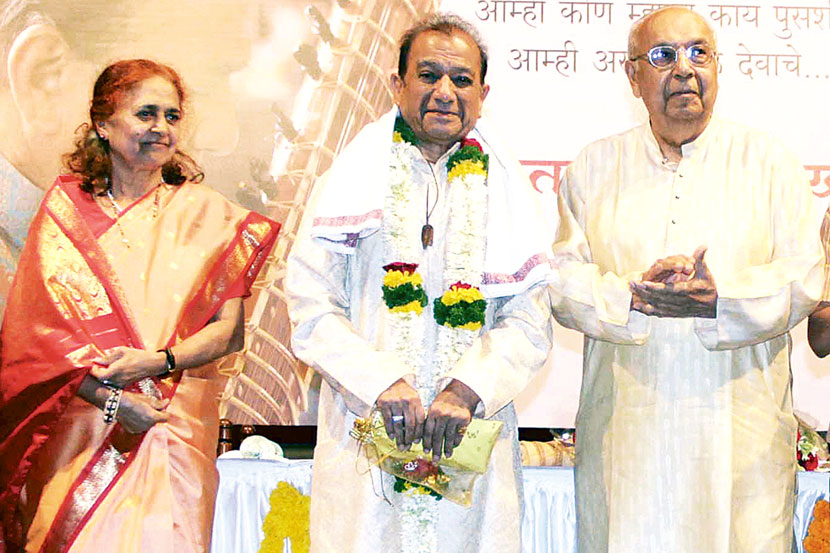 संगीताचा धंदा करू नका, ती साधना आहे – उस्ताद उस्मान खाँ संगीताचा धंदा करू नका, ती साधना आहे – उस्ताद उस्मान खाँ
