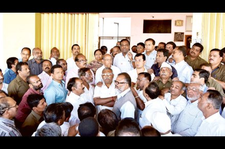 इचलकरंजी पालिका कर्मचा-यांचे आंदोलन