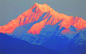 रेल्वे शौचकुपात पाय अडकलेल्या महिलेची सुटका.. सहा तासांनंतर!