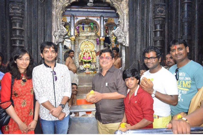 कोल्हापूरात महालक्ष्मीच्या दर्शनाला पोहचली ‘चला हवा येऊ द्या’ची टीम कोल्हापूरात महालक्ष्मीच्या दर्शनाला पोहचली ‘चला हवा येऊ द्या’ची टीम