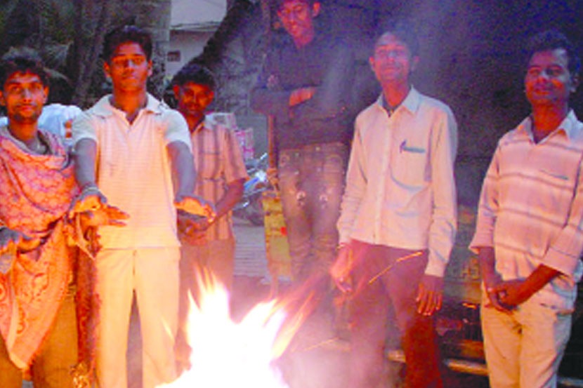 सकाळी तापमापकातील पारा शुक्रवारी १४.१ अंश से. पर्यंत खाली आला. सकाळी तापमापकातील पारा शुक्रवारी १४.१ अंश से. पर्यंत खाली आला.