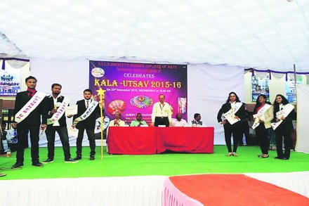 विद्यार्थ्यांच्या कलागुणांचा गौरव