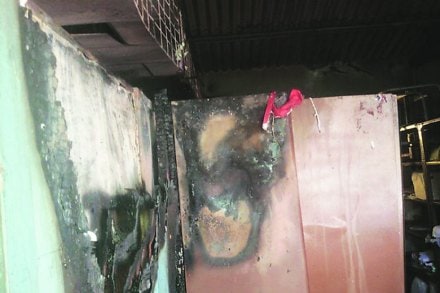 आगीमुळे दुय्यम निबंधकाच्या कार्यालयाचे नुकसान झाले.