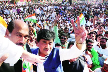 प्रदेशाध्यक्ष अशोक चव्हाणांच्या नेतृत्वाखाली निघालेल्या काँग्रेसच्या मोर्चाला आज चांगला प्रतिसाद मिळाला प्रदेशाध्यक्ष अशोक चव्हाणांच्या नेतृत्वाखाली निघालेल्या काँग्रेसच्या मोर्चाला आज चांगला प्रतिसाद मिळाला
