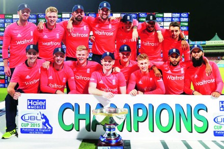 इंग्लंडचे निर्भेळ यश इंग्लंडचे निर्भेळ यश