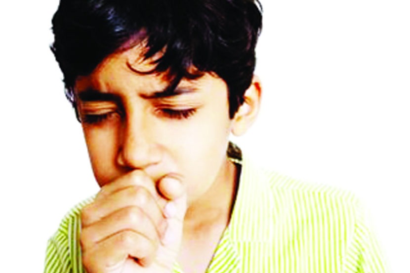 तापमान कमी झाल्याचा आनंद मुंबईकर साजरे करीत असतानाच दुसरीकडे हवेतील वाढलेल्या प्रदूषणाचा त्रासही वाढला आहे.  तापमान कमी झाल्याचा आनंद मुंबईकर साजरे करीत असतानाच दुसरीकडे हवेतील वाढलेल्या प्रदूषणाचा त्रासही वाढला आहे.