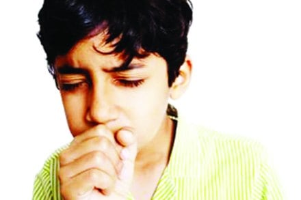तापमान कमी झाल्याचा आनंद मुंबईकर साजरे करीत असतानाच दुसरीकडे हवेतील वाढलेल्या प्रदूषणाचा त्रासही वाढला आहे.  तापमान कमी झाल्याचा आनंद मुंबईकर साजरे करीत असतानाच दुसरीकडे हवेतील वाढलेल्या प्रदूषणाचा त्रासही वाढला आहे.